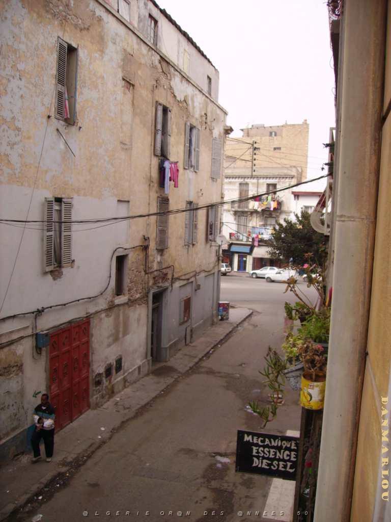 ORAN VUE VERS LA PLACE H GIRAUD DEPUIS RUE GRADWOHL.JPG